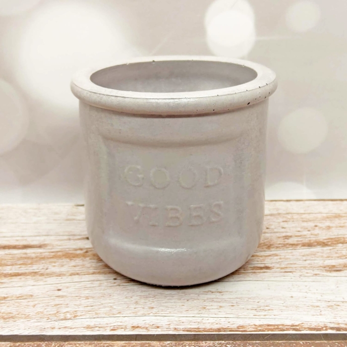 Kleiner Topf “Good Vibes” aus Beton