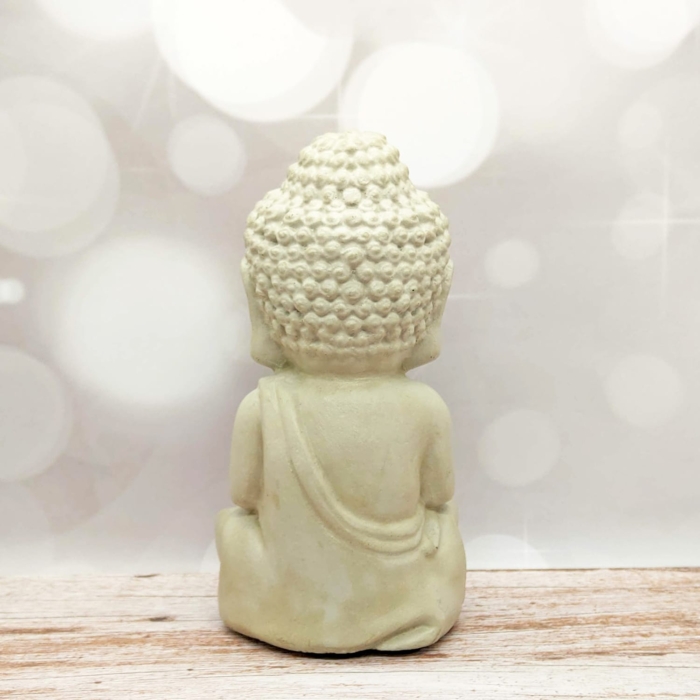 betender Buddha aus Beton