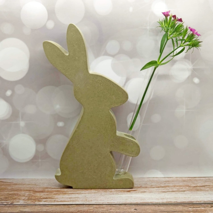 Hase mit Vase aus Beton