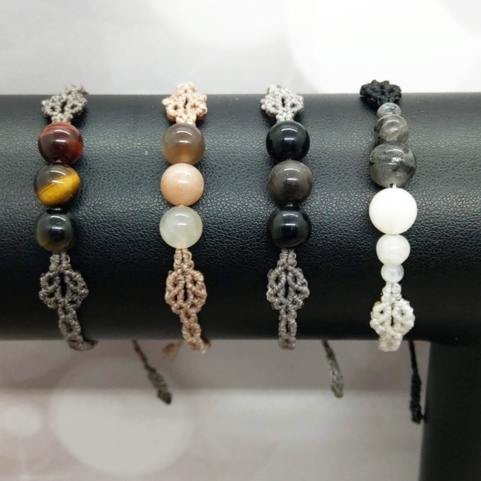 Trinity Armband aus Edelstein in Makramee