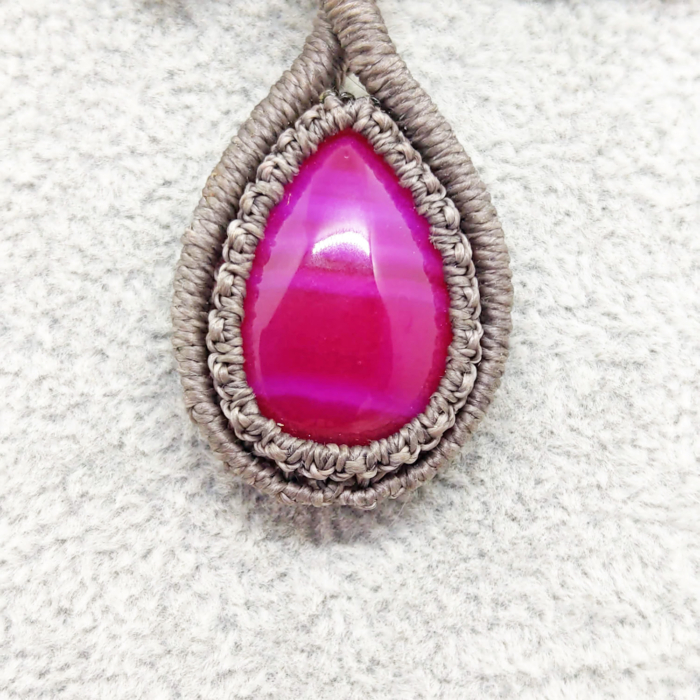 Kette Achat Fuchsia aus Edelstein in Makramee