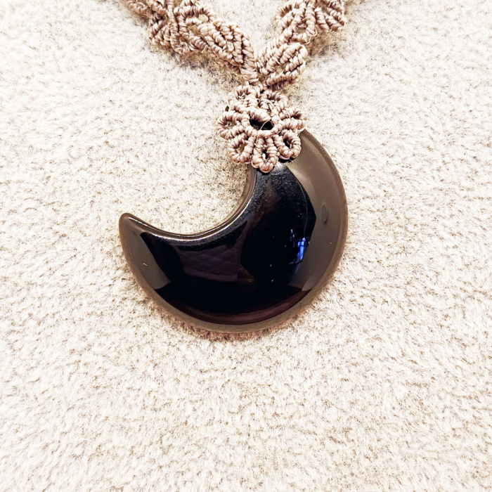 Obsidian Mondkette aus Edelstein in Makramee