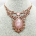 Weiteres Bild von Rosenquarz Collier Floral aus Edelstein in Makramee