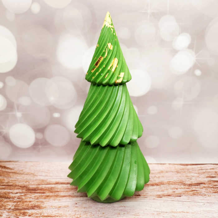 twisted Weihnachtsbaum mit Gold aus Beton