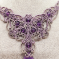 Weiteres Bild von Amethyst Collier mit Tropfenanhänger aus Edelstein in Makramee