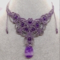 Weiteres Video von Amethyst Collier mit Tropfenanhänger aus Edelstein in Makramee 0