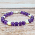 Weiteres Bild von Amethyst Perlenarmband mit Perlmuttherzen aus Edelstein in Makramee