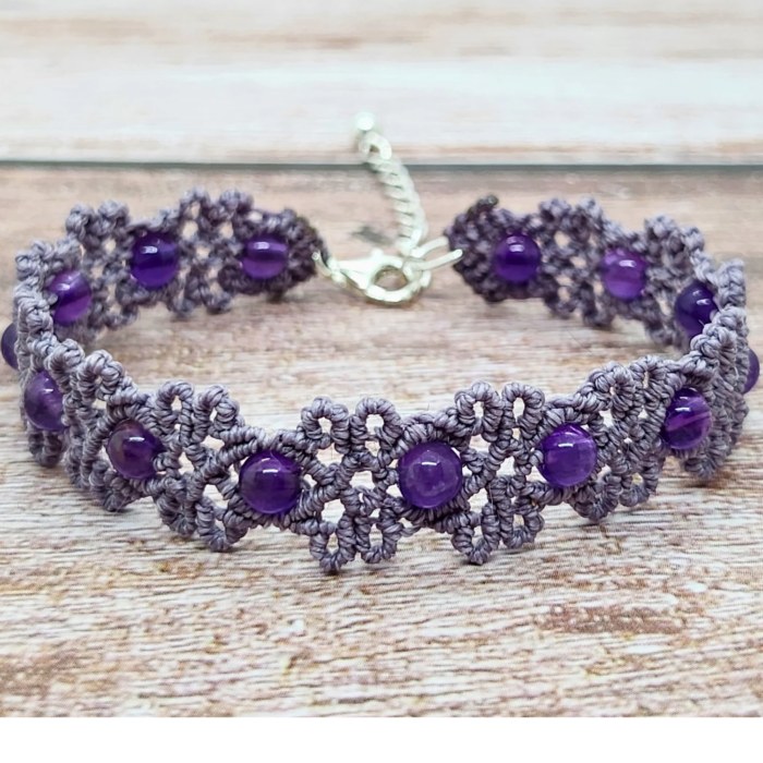 Amethyst Makramee Armband aus Edelstein in Makramee